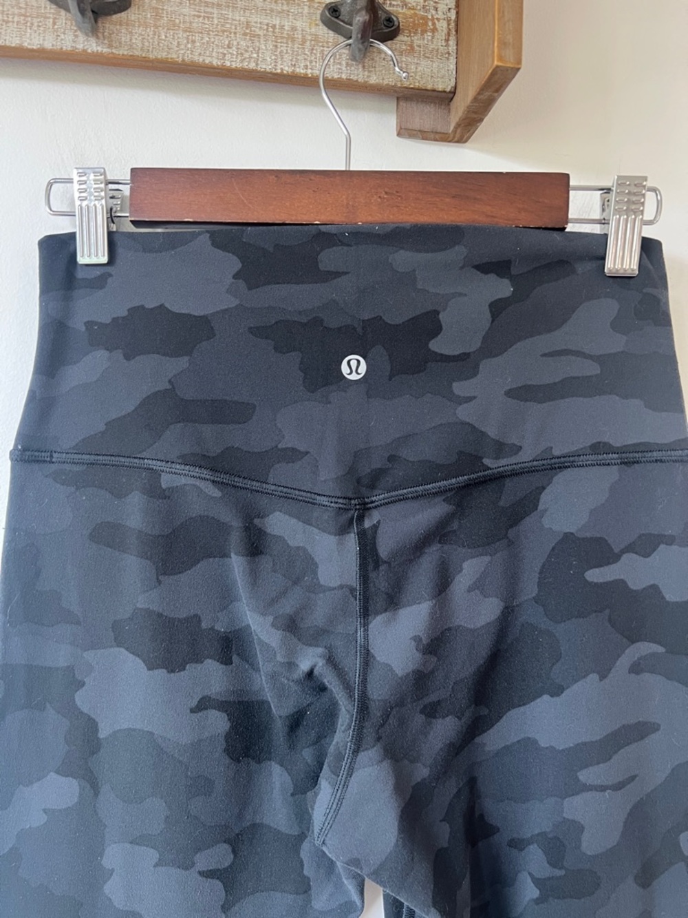 Lululemon Align High Rise 25” Leggings Size 8 Camo Print - Picture 5 of 5